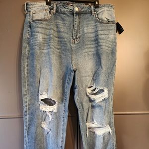 NWT Fashion Nova Size 18 Ripped Jeans